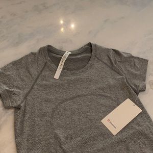 *BNWT* SWIFTLY TECH SHORT SLEEVE 2.0